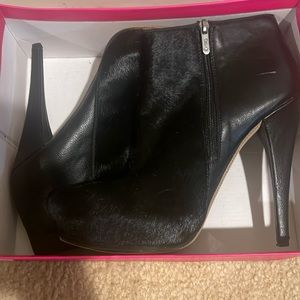 SE Circus leather and fur mixed ankle bootie black